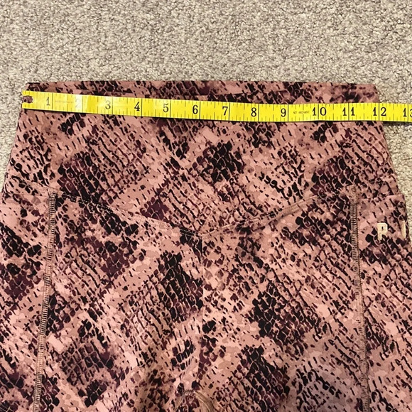 PINK Victoria’s Secret Ultimate V High Waist Snake Print Pocket Leggings… - Picture 4 of 15